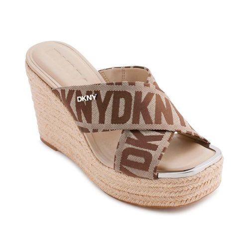 Sandalia con plataforma DKNY café para dama K1469540-CHI-T5