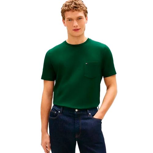 Playera Tommy Hilfiger verde para caballero MW0MW37283-MBN