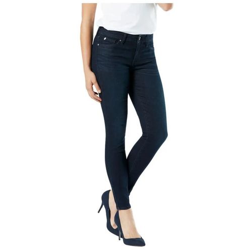 Pantalón de mezclilla para dama Denizen azul oscuro 66897-0110